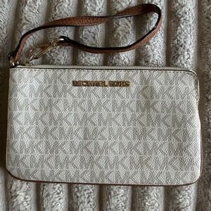 Michael Kors Jet Set Travel Wristlet Signature Logo Vanilla Acorn 35F8GTVW3B